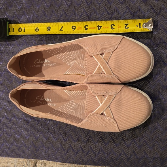 CLARKS BRAND WOMEN'S TAUPE "CLOUDSTEPPERS" "BREEZE SKIP" SLIP ON SHOES SIZE 7.5M - Picture 10 of 12
